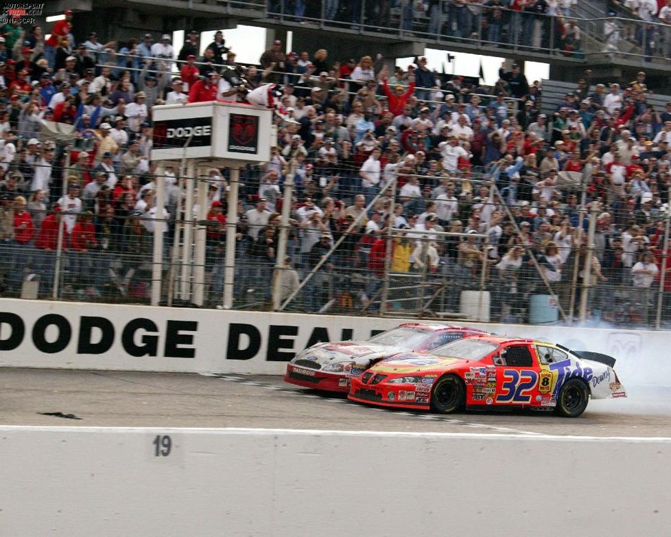 2003: Kurt Busch (verdeckt) und Ricky Craven - eines der engsten NASCAR-Finale überhaupt