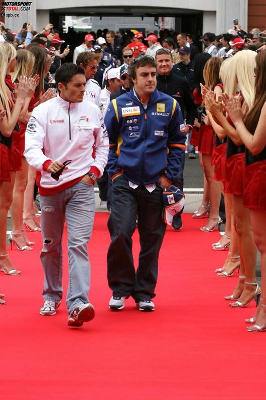 Giancarlo Fisichella (Force India) und Fernando Alonso (Renault)  