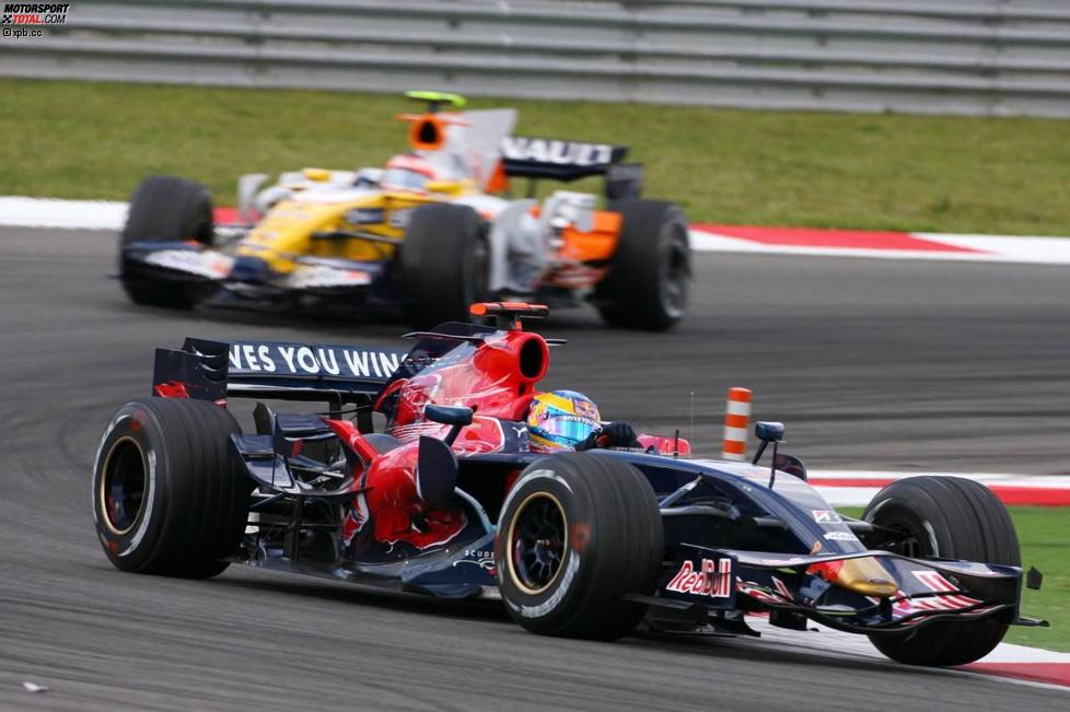 Sébastien Bourdais (Toro Rosso) vor Nelson Piquet Jr. (Renault) 