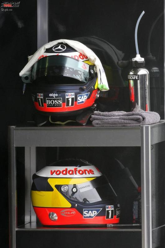 Helme von Pedro de la Rosa (McLaren-Mercedes) 