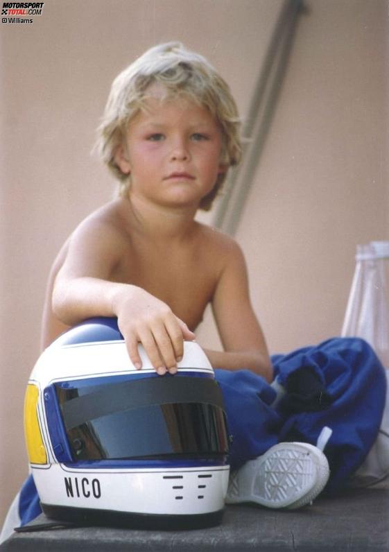 Nico Rosberg mit großem Helm.