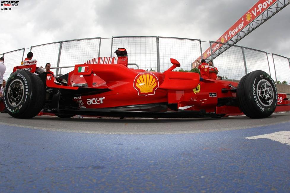 Ferrari in der Boxengasse