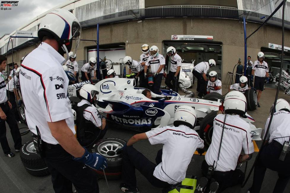 BMW Sauber F1 Team beim Üben von Boxenstopps