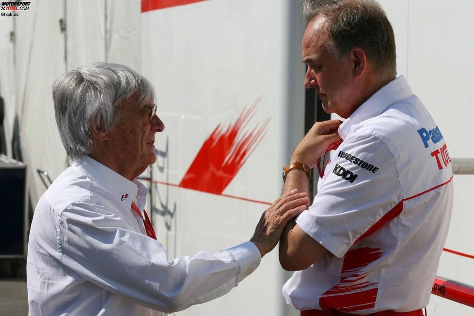 Bernie Ecclestone (Formel-1-Chef) und John Howett (Teampräsident) (Toyota) 