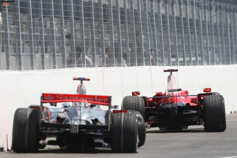 Die Autos von Lewis Hamilton (McLaren-Mercedes) und Kimi Räikkönen (Ferrari) 
