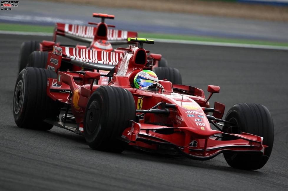 Felipe Massa vor Kimi Räikkönen (Ferrari) 