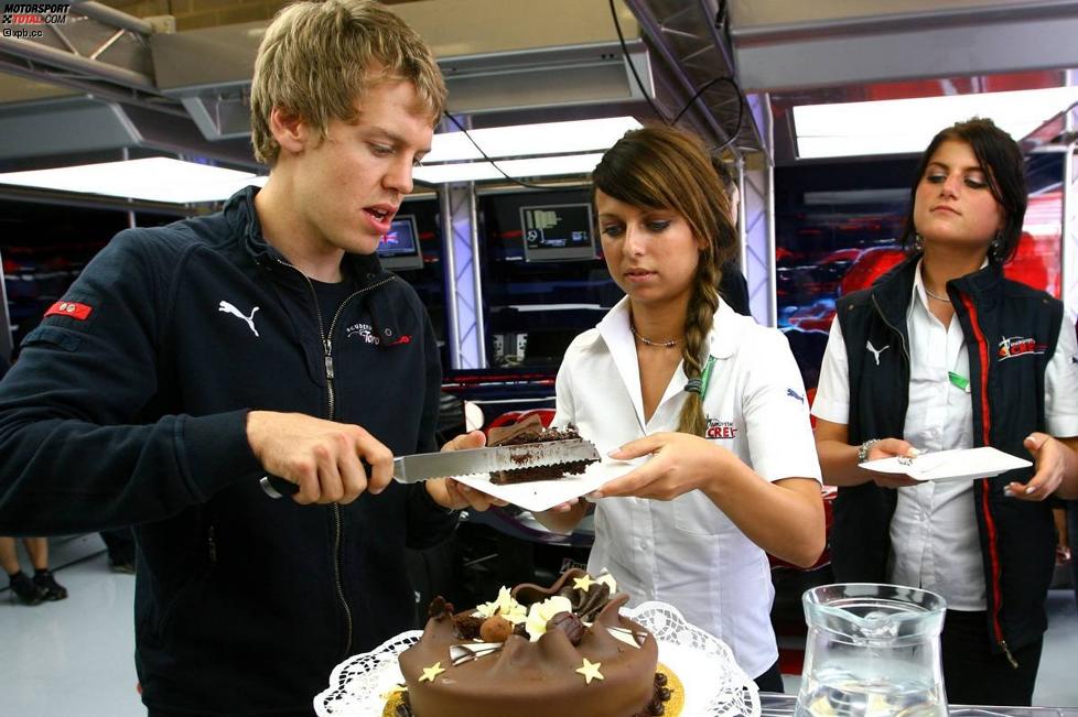 Sebastian Vettel (Toro Rosso) feiert seinen 21. Geburtstag