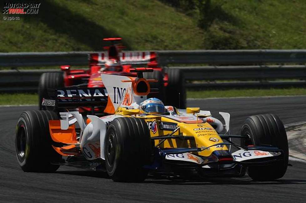 Fernando Alonso (Renault) vor Kimi Räikkönen (Ferrari) 