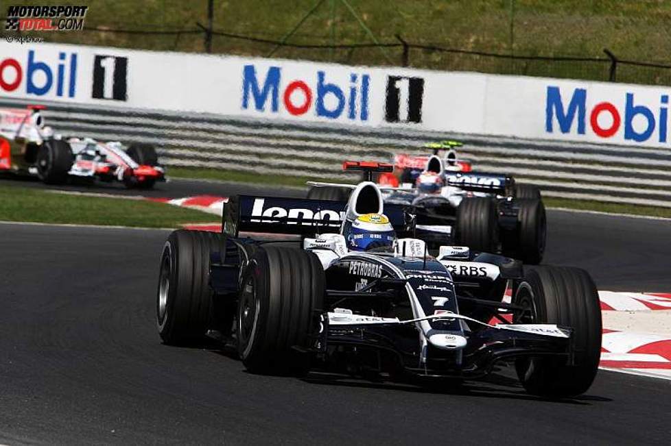 Nico Rosberg vor Kazuki Nakajima (Williams) 