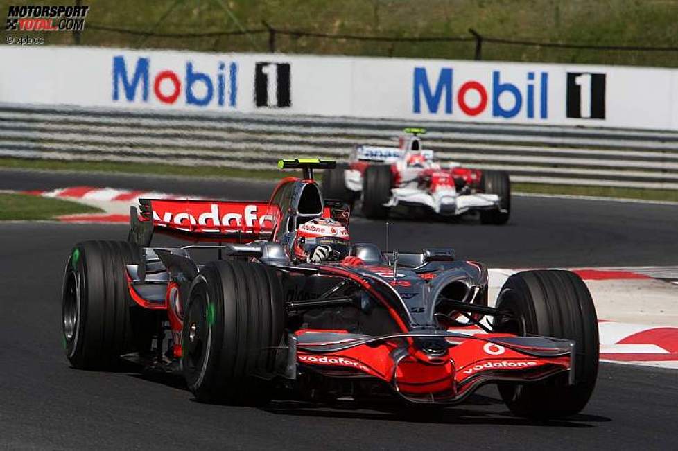 Heikki Kovalainen (McLaren-Mercedes) vor Timo Glock (Toyota) 