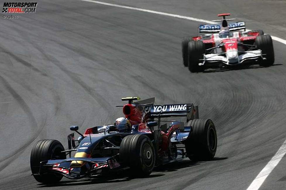 Sebastian Vettel (Toro Rosso) vor Jarno Trulli (Toyota) 