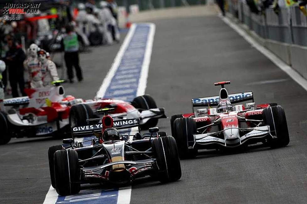 Sebastian Vettel (Toro Rosso) und Jarno Trulli (Toyota) 