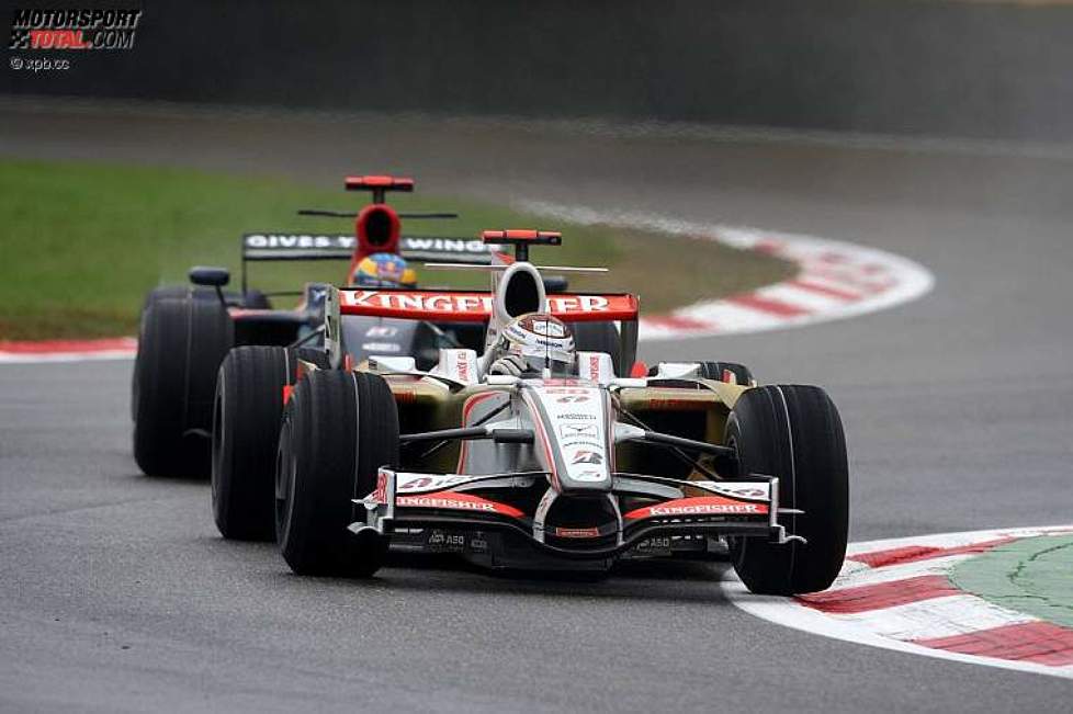 Adrian Sutil (Force India) vor Sébastien Bourdais (Toro Rosso) 