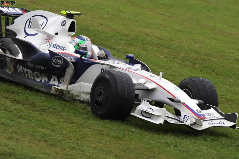 Robert Kubica (BMW Sauber F1 Team) mit einem Ausflug in das Gras