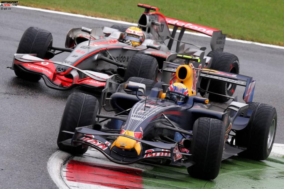 Mark Webber (Red Bull) vor Lewis Hamilton (McLaren-Mercedes) 