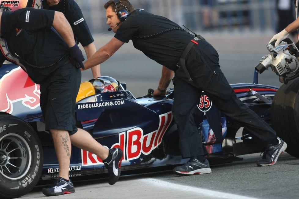 Sebastian Vettel ist bei Testfahrten in Jerez für Red Bull Racing im Einsatz