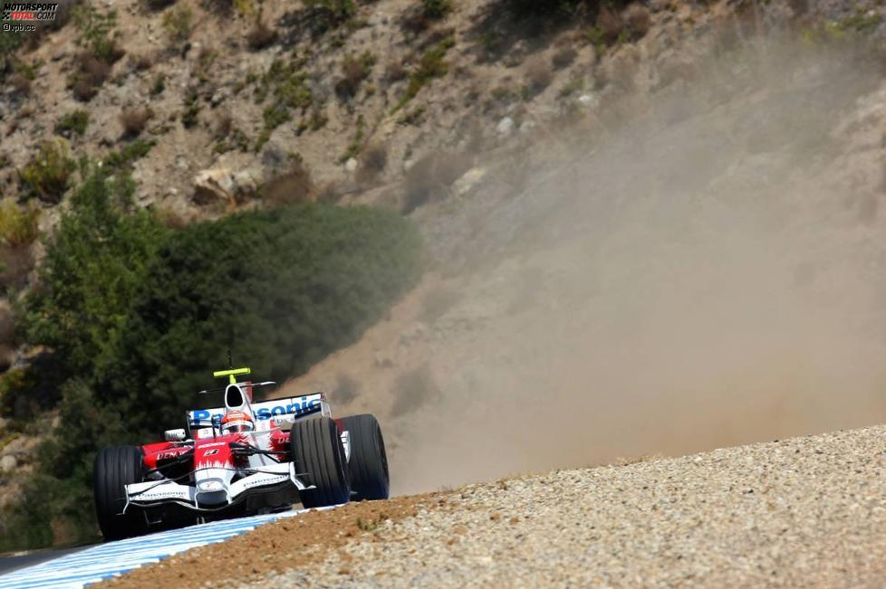 Timo Glock (Toyota) wirbelt Staub auf