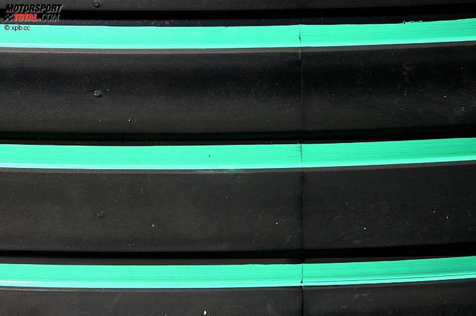 Grüne statt weiße Rillen auf den Reifen
