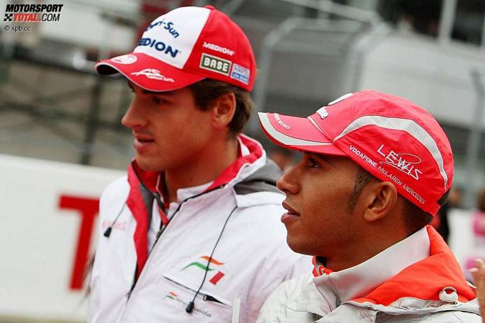 Adrian Sutil (Force India) und Lewis Hamilton (McLaren-Mercedes) 
