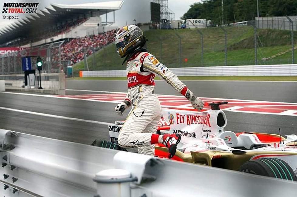 Adrian Sutil (Force India) nach seinem Reifenscheiden