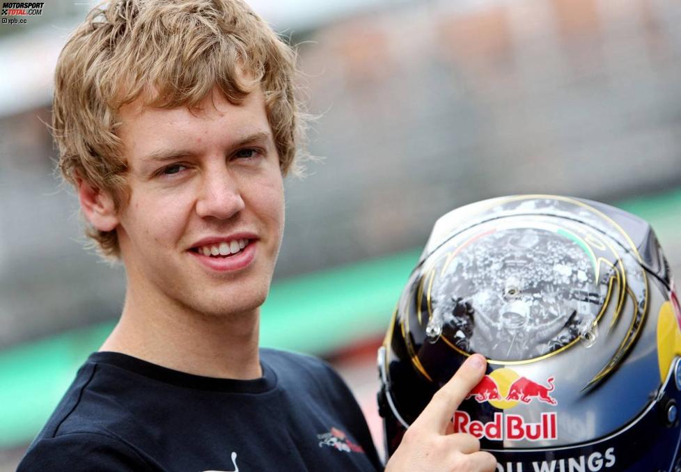 Sebastian Vettel (Toro Rosso) mit einer Danksagung an sein Team auf dem Helm