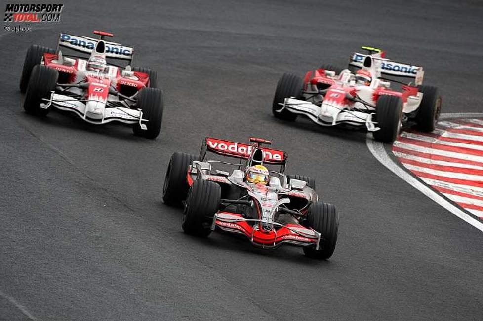 Jarno Trulli Lewis Hamilton Timo Glock (McLaren-Mercedes) (Toyota) 