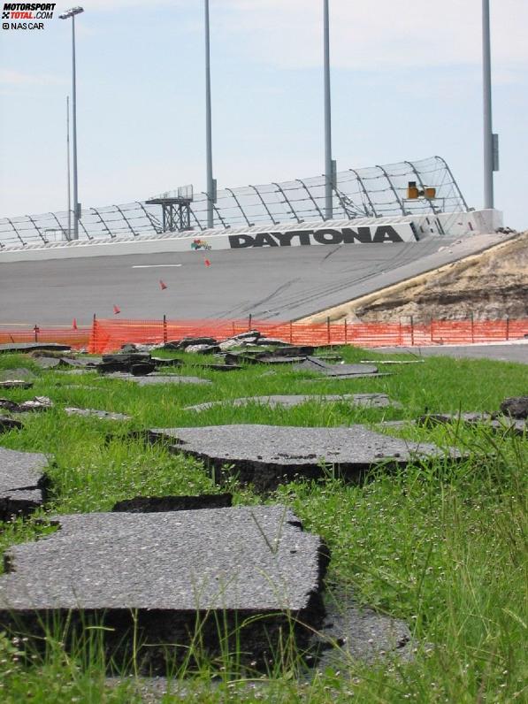 2004: Der Daytona-Umbau legt die mächtigen Fundamnte der 31-Grad-Steilkurven frei