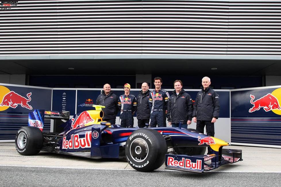Sebastian Vettel, Adrian Newey (Technischer Direktor), Mark Webber Christian Horner (Teamchef) (Red Bull) 