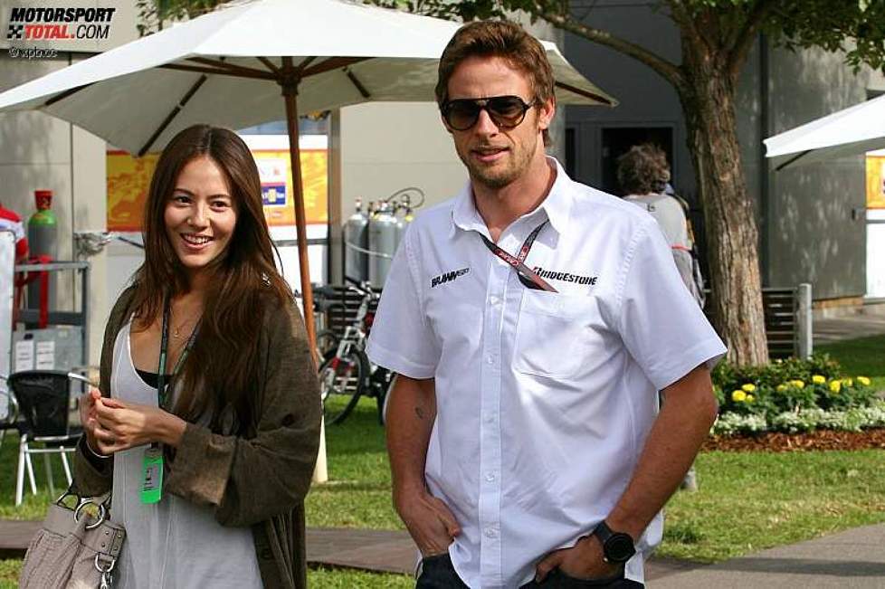 Jenson Button (Brawn) mit Freundin Jessica Michibata