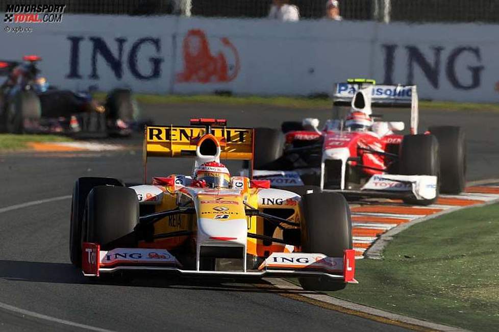 Fernando Alonso (Renault) und Jarno Trulli (Toyota) 