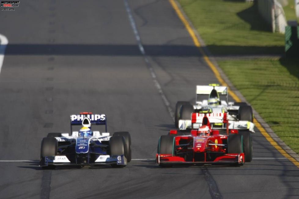 Nico Rosberg (Williams) geht an Kimi Räikkönen (Ferrari) vorbei, im Hintergrund Rubens Barrichello (Brawn) 