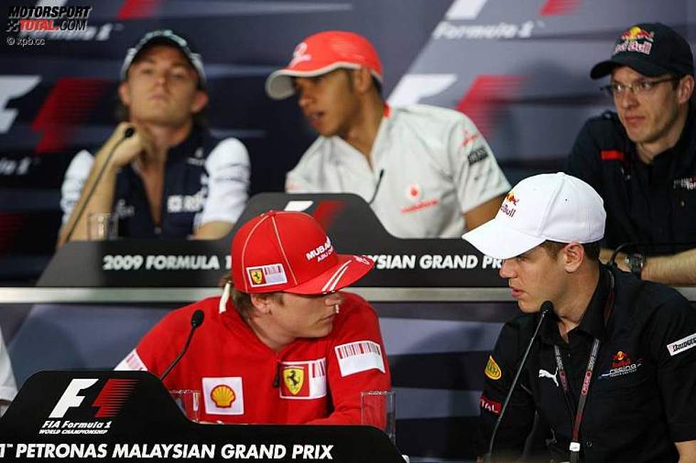 FIA-PK: Kimi Räikkönen (Ferrari) und Sebastian Vettel (Red Bull) 