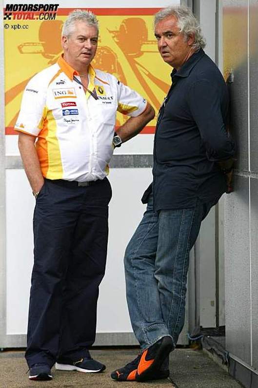 Flavio Briatore (Teamchef) und Pat Symonds (Chefingenieur) (Renault) 