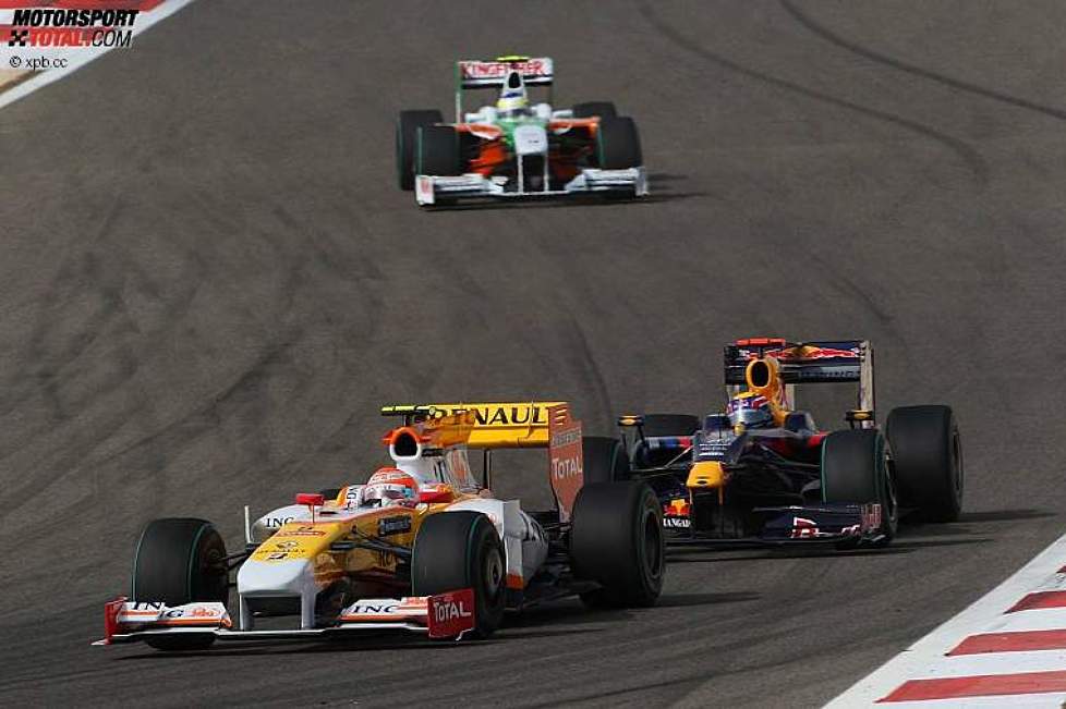 Nelson Piquet Jr. (Renault) vor Mark Webber (Red Bull) 