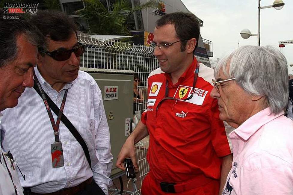 Stefano Domenicali (Teamchef) (Ferrari) und Bernie Ecclestone (Formel-1-Chef) 