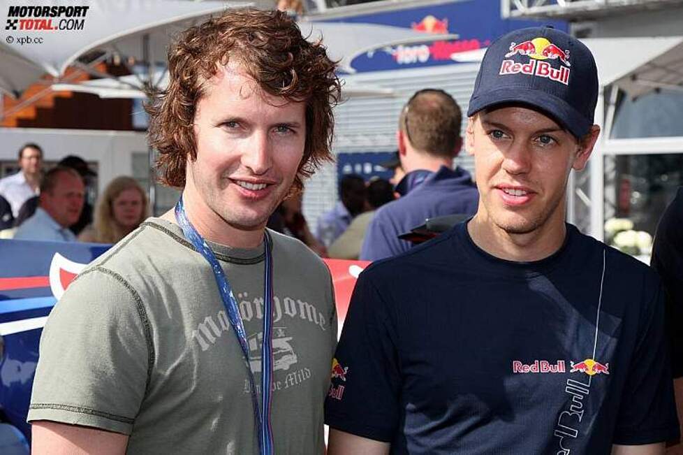 Sänger James Blunt mit Sebastian Vettel (Red Bull) 