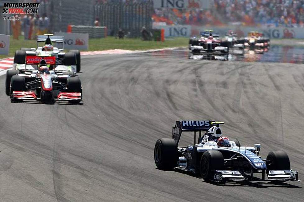 Kazuki Nakajima (Williams) vor Heikki Kovalainen (McLaren-Mercedes) 