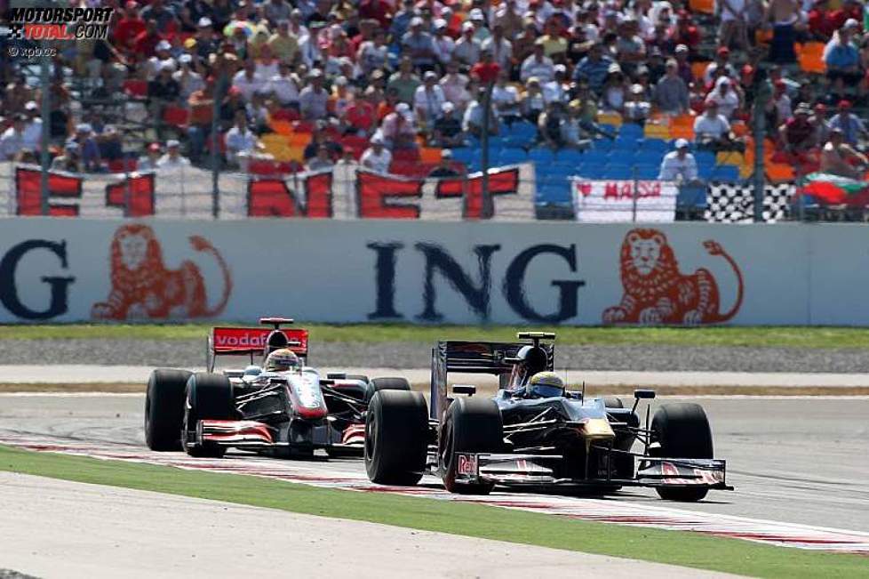 Sébastien Buemi (Toro Rosso) vor Lewis Hamilton (McLaren-Mercedes)  
