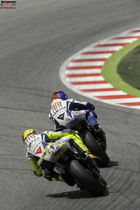 Rossi jagt Lorenzo um die Kurven