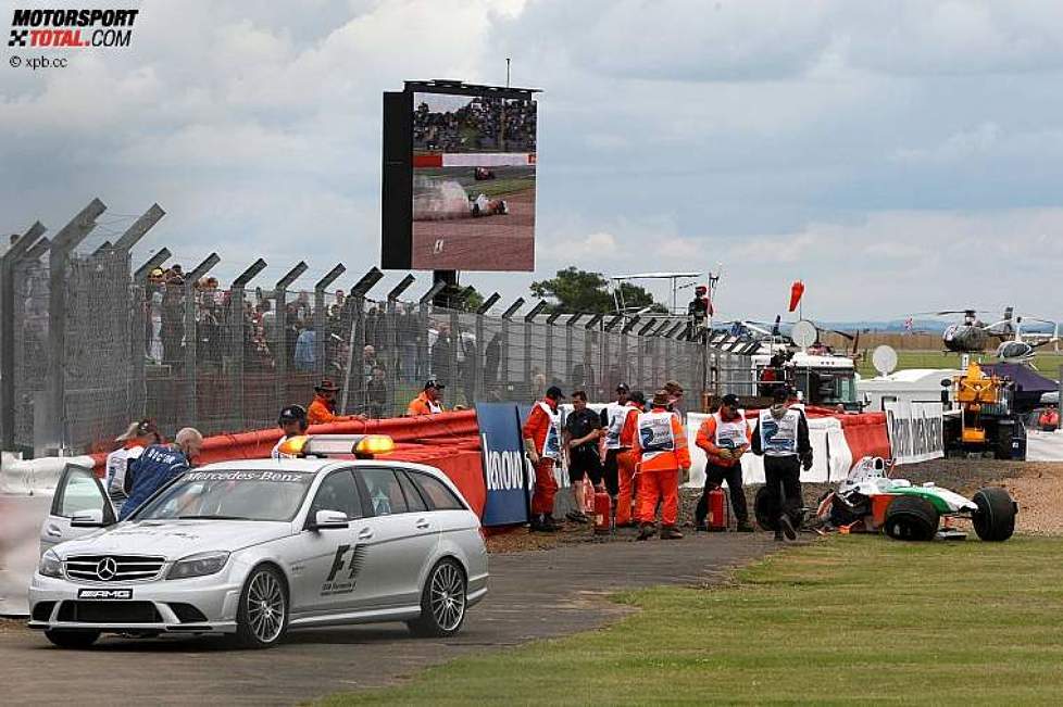 Das Wrack des Autos von Adrian Sutil (Force India) 