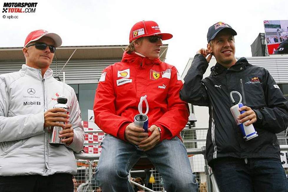 Heikki Kovalainen (McLaren-Mercedes), Kimi Räikkönen (Ferrari) und Sebastian Vettel (Red Bull) 