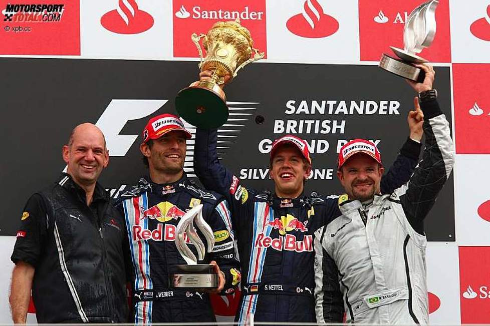 Adrian Newey (Technischer Direktor), Mark Webber, Sebastian Vettel (Red Bull) und Rubens Barrichello (Brawn) 