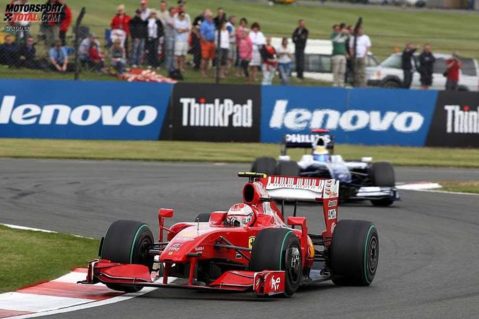 Kimi Räikkönen (Ferrari) vor Nico Rosberg (Williams) 