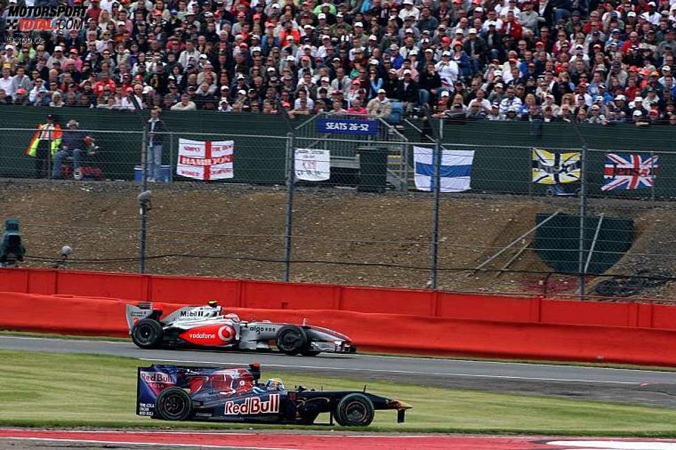 Sébastien Bourdais (Toro Rosso) und Heikki Kovalainen (McLaren-Mercedes) nach ihrer Kollision
