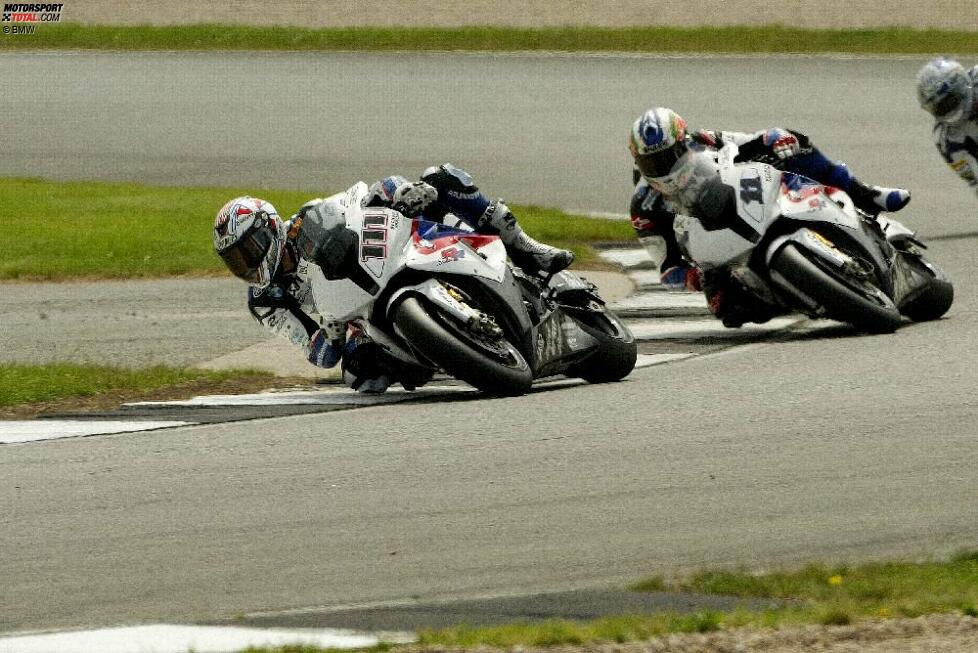 Ruben Xaus vor Troy Corser (BMW)