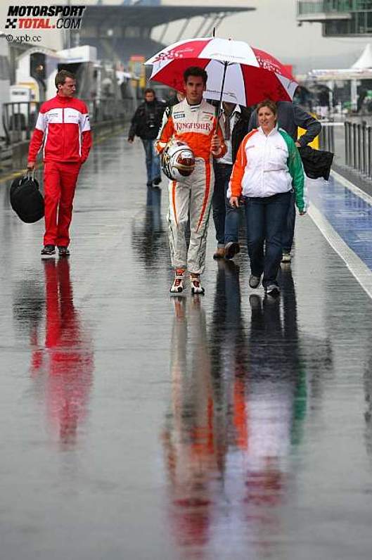 Adrian Sutil (Force India) mit Pressesprecherin Lucy Genon