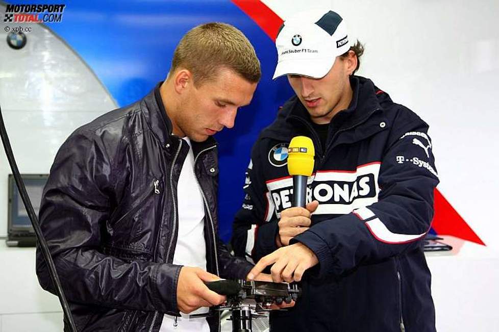 Lukas Podolski und Robert Kubica (BMW Sauber F1 Team) 