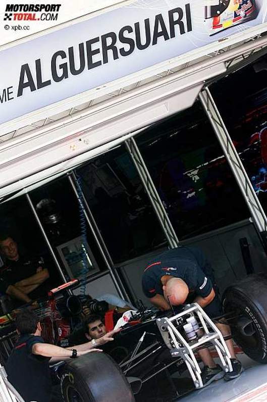 Seatfitting für Jaime Alguersuari (Toro Rosso) 
