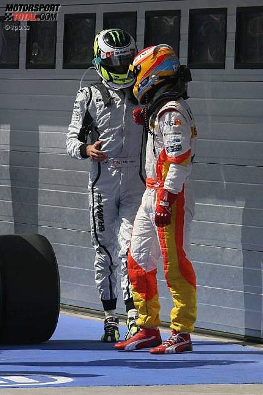 Fernando Alonso (Renault) und Jenson Button (Brawn) 