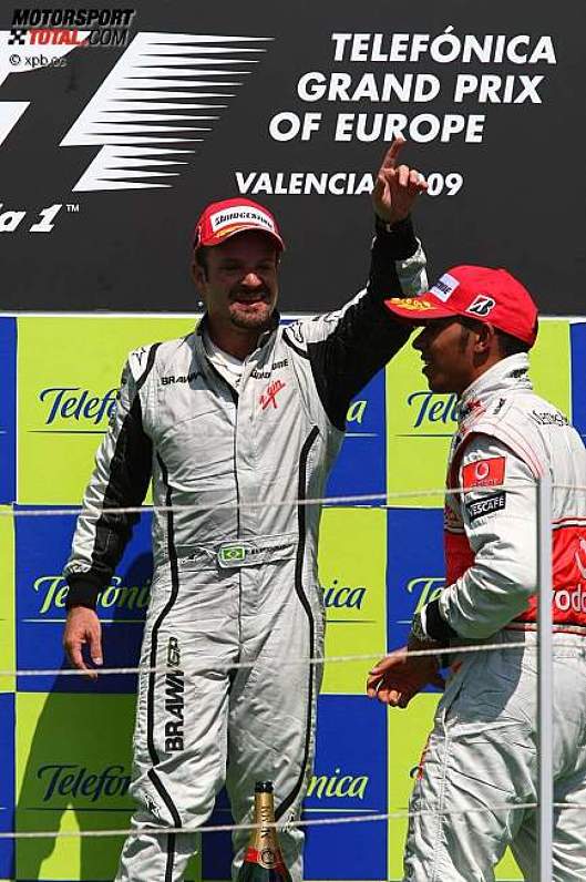 Rubens Barrichello (Brawn) und Lewis Hamilton (McLaren-Mercedes) 
